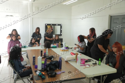 GRAD&Uacute;AN M&Aacute;S DE 400 CIUDADANOS DE LA QUINTA GENERACI&Oacute;N DE TALLERES DE OFICIO UNE
