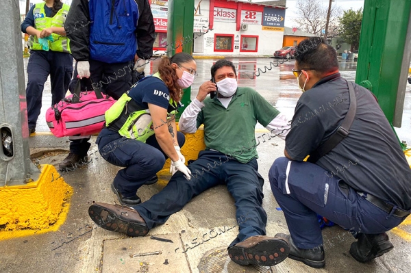 Derrapa motociclista y queda herido en Nuevo Laredo