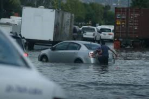 'John' vuelve a pegar; ahora toca tierra en Michoac&aacute;n; hay m&aacute;xima alerta