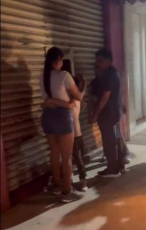 Olvidan a su hijo en centro comercial y se dan cuenta en la noche