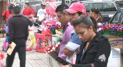 VIDEO Comercios esperan aumentar ventas con d&iacute;a del amor y la amistad