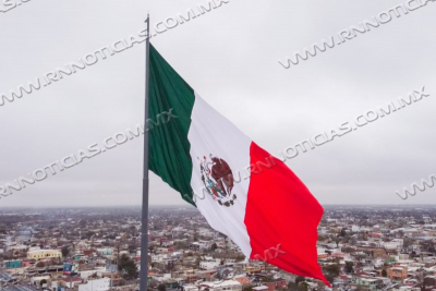 IZAR&Aacute;N BANDERA MONUMENTAL LOS LUNES EN  LA PLAZA MORELOS