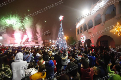 VIVEN MILES DE NEOLAREDENSES ENCENDIDO DEL PINO 2022