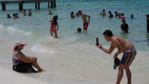 Ampliaci&oacute;n de vacaciones de 6 a 12 d&iacute;as avanza en el Senado