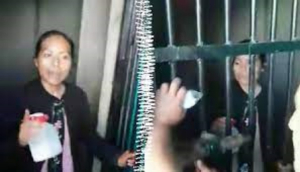 Habitantes de Asunci&oacute;n Ocotl&aacute;n encarcelan a la alcaldesa, la acusan de desfalco