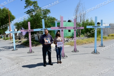 Exigen justicia a dos  de la masacre de Valles de An&aacute;huac; hay dos polic&iacute;as pr&oacute;fugos