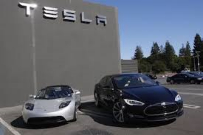 Tesla reduce ofertas de trabajo para México