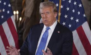 Trump asegura que gobierno de Biden oculta informaci&oacute;n de los OVNIs