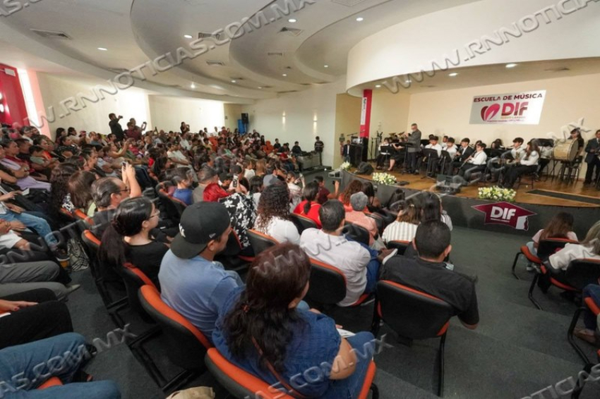 SISTEMA DIF IMPULSAN EL TALENTO DE 230 ESTUDIANTES EN EL RECITAL DE LA ESCUELA DE MÚSICA