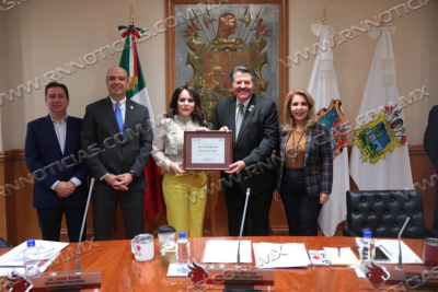 ENTREGA GOBIERNO MUNICIPAL RECONOCIMIENTO AL MAYOR PETE SAENZ