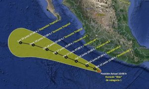 Huracán Blas se aleja de las costas de Michoacán