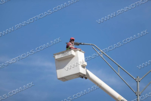 INSTALA MUNICIPIO LUCES LED EN LA CARRETERA NACIONAL