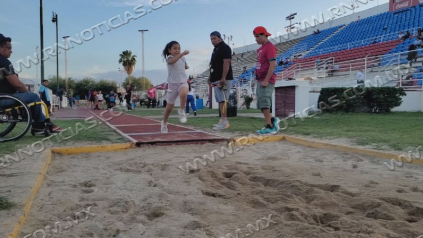 Revisan solicitudes de becas deportivas y culturales; alistan convocatoria para excelencia académica en Nuevo Laredo
