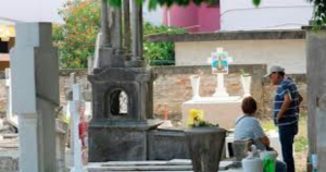 Se pierde la tradici&oacute;n de visitar a sus muertos