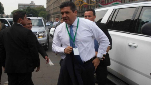 Plantean quitarle la escolta y unidades blindadas a Cabeza de Vaca