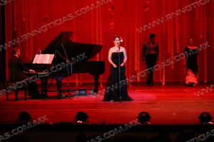 DISFRUTAN FAMILIAS NEOLAREDENSES DE ESPECT&Aacute;CULO ESPA&Ntilde;OL CON LA SOPRANO ANABEL DE LA MORA