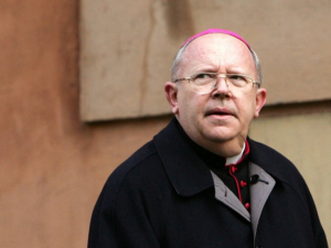 Cardenal franc&eacute;s dice que abus&oacute; de ni&ntilde;a de 14 a&ntilde;os y pide perd&oacute;n