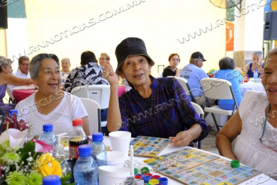 OFRECE DIF FESTEJO A LOS ADULTOS MAYORES EN SU D&Iacute;A