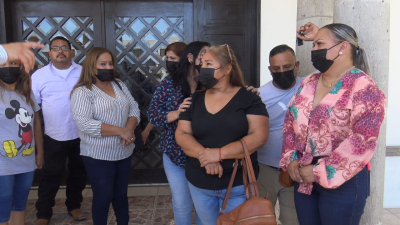 Familiares de j&oacute;venes masacrados por militares en la Cavazos Lerma exigen a la FGR impute delitos cometidos por 17 militares.