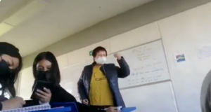 Maestra les dice est&uacute;pidos y retrasados mentales a sus alumnos