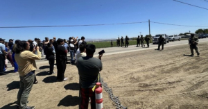 Realizan redada masiva en granja de California