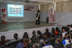 LLEVA DIF PLATICAS DE SALUD EMOCIONAL Y PREVENCI&Oacute;N EMBARAZOS NO DESEADOS A ESTUDIANTES DE PREPARATORIA