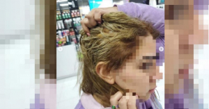 Fue al salón de belleza por unas mechas y terminó pelona