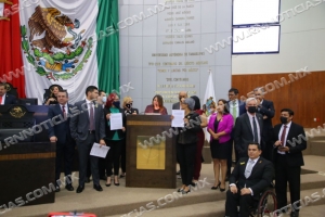 Defiende Gaby Regalado la economía de los neolaredenses al eliminar canje de placas