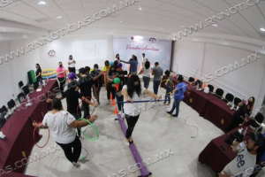 ENSE&Ntilde;AN ESTRATEGIAS A PADRES DE FAMILIA PARA MEJORAR CALIDAD DE VIDA DE MENORES CON DISCAPACIDAD