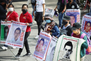 Giran 83 &oacute;rdenes de aprehensi&oacute;n contra mandos por caso Ayotzinapa