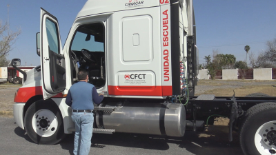 VIDEO Continúa Cecati con alta demanda para capacitación de chofer de tracto camión