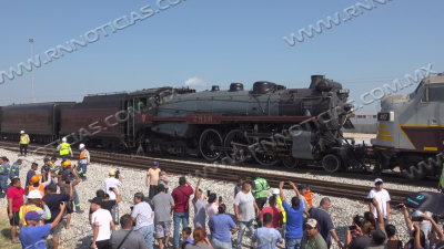 Dan &uacute;ltimo adi&oacute;s a la Locomotora la Emperatriz 2816 por territorio mexicano