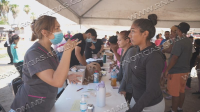 Sector Salud contin&uacute;a con atenci&oacute;n m&eacute;dica a migrantes en Nuevo Laredo
