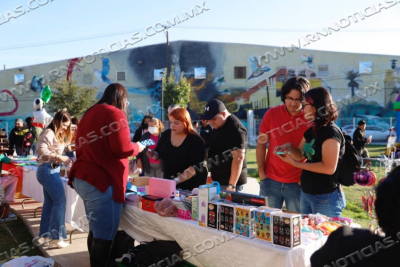 SE DIVIERTEN FAMILIAS CON BAZAR &ldquo;HACIENDO COMUNIDAD&rdquo; EN LA PLAZA SIM&Oacute;N BOL&Iacute;VAR