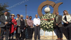 Hacen guardia de honor y ofrenda floral por D&iacute;a del Periodista en Nuevo Laredo