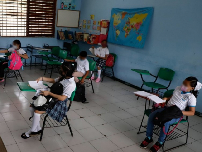 Debido a amparos la SEP suspende programa piloto del nuevo plan de estudios