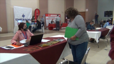 video Ofertan m&aacute;s de 800 empleos formales en primer Feria del empleo