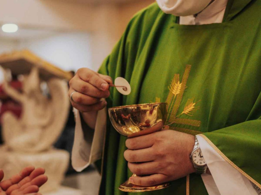 Detienen a sacerdote por presunto acoso sexual a ni&ntilde;as en Hidalgo