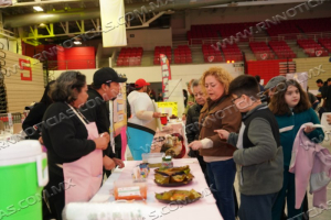 Cientos De Neolaredenses Celebran La Tradici&oacute;n En El Tamal Fest