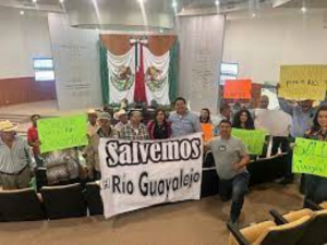 Reclaman saqueo del R&iacute;o Guayalejo