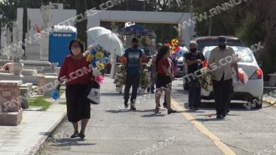 Panteones tienen poca afluencia de personas en este 10 de mayo