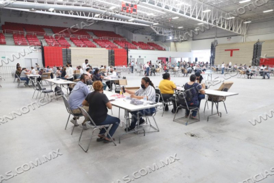 LLEVE SU PAPELER&Iacute;A COMPLETA PARA RECOGER LA TARJETAS DE LA BECA MUNICIPAL UNA NUEVA ERA