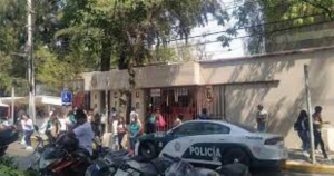 Sujeto intenta asesinar a una estudiante del IPN; compañeros la salvaron