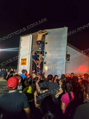 Hacinados y deshidratados fueron localizados 350 migrantes extranjeros en la caja de un tr&aacute;iler