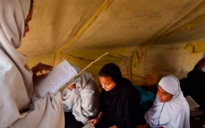 Captan a talibanes golpeando con l&aacute;tigos a mujeres en Afganist&aacute;n