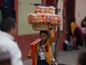 Obligaban a 20 niños a trabajar más de 12 horas en Playa del Carmen