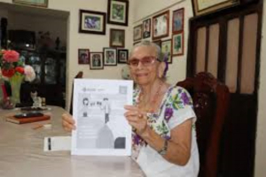 Do&ntilde;a Mar&iacute;a de 94 a&ntilde;os cumple su sue&ntilde;o de terminar la primaria