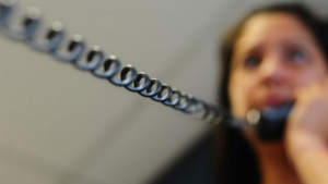 Mujer llama a la policía, la ignoran y es asesinada