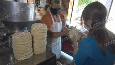Tortilleros de Nuevo Laredo no prev&eacute;n todav&iacute;a un aumento del kilo de tortilla