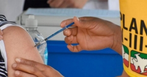 Inicia el 8 de enero la vacunaci&oacute;n de refuerzo para maestros